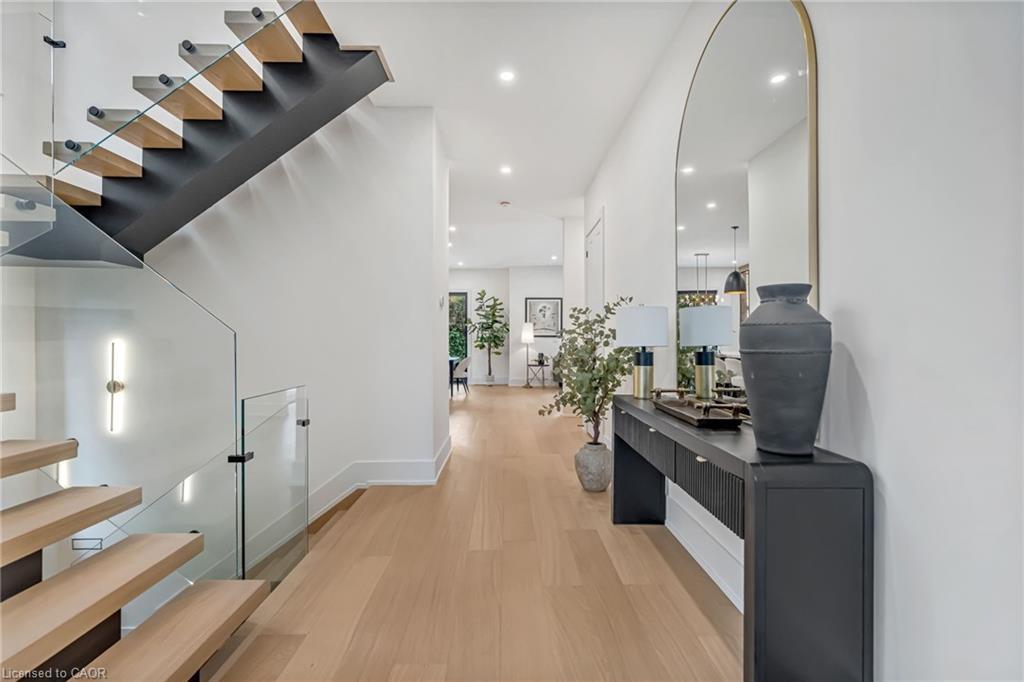 144 Mansfield Drive, Oakville, ON - Indoor Photo Showing Other Room