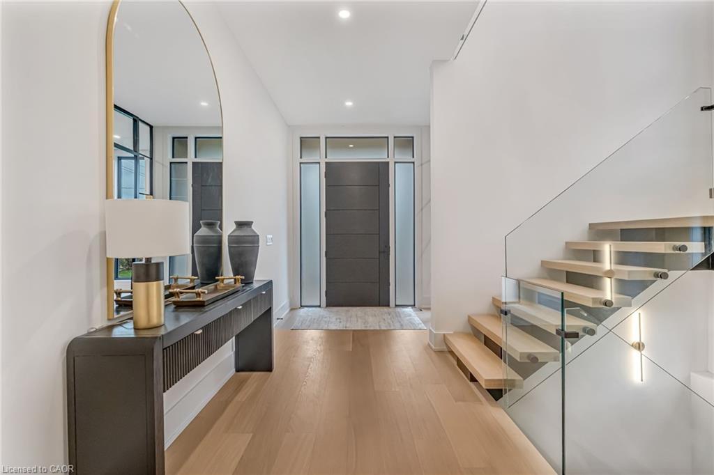 144 Mansfield Drive, Oakville, ON - Indoor Photo Showing Other Room