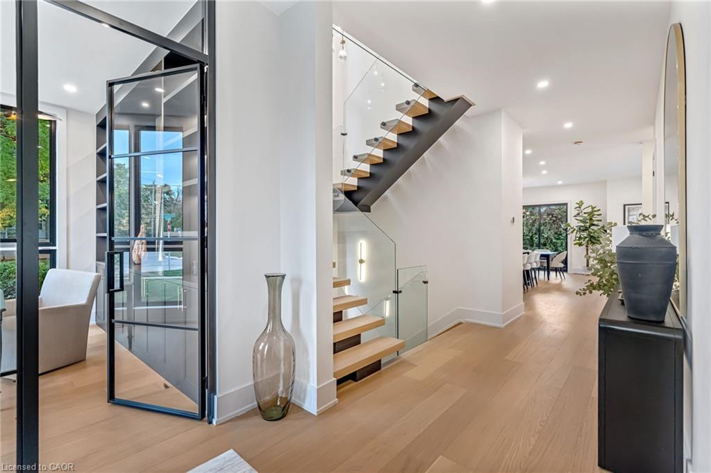 144 Mansfield Drive, Oakville, ON - Indoor Photo Showing Other Room