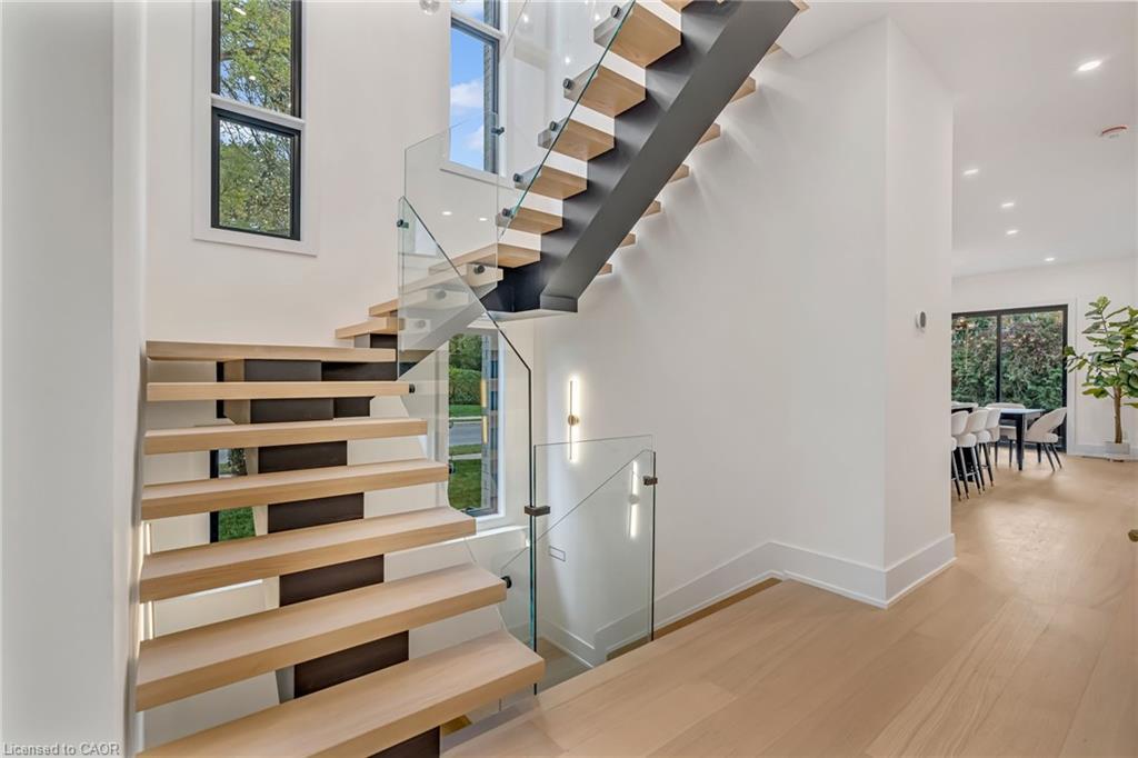 144 Mansfield Drive, Oakville, ON - Indoor Photo Showing Other Room