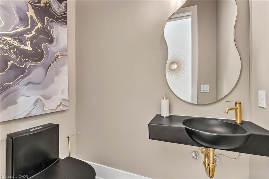 144 Mansfield Drive, Oakville, ON - Indoor Photo Showing Other Room