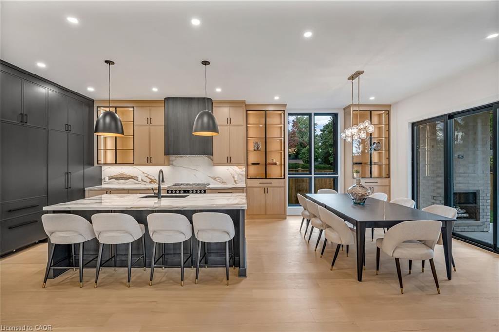 144 Mansfield Drive, Oakville, ON - Indoor Photo Showing Dining Room