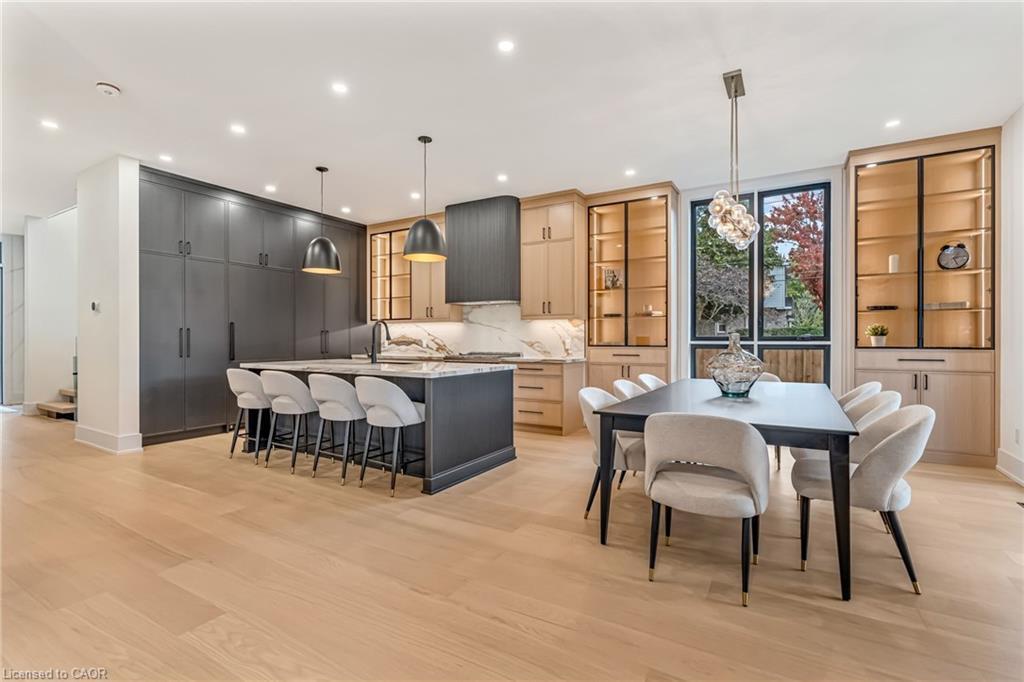 144 Mansfield Drive, Oakville, ON - Indoor Photo Showing Dining Room