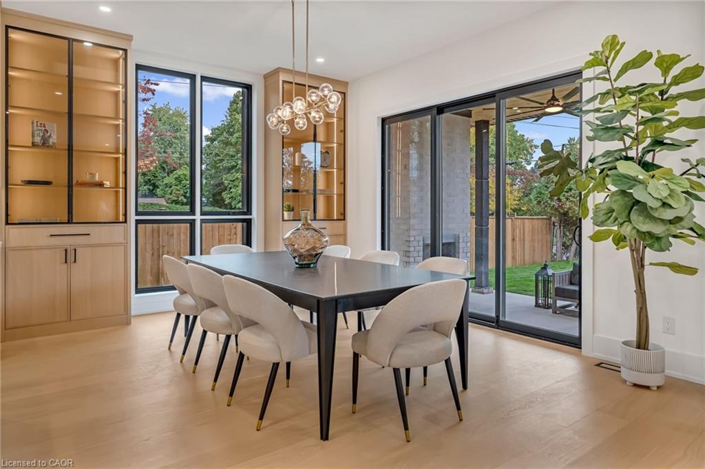 144 Mansfield Drive, Oakville, ON - Indoor Photo Showing Dining Room