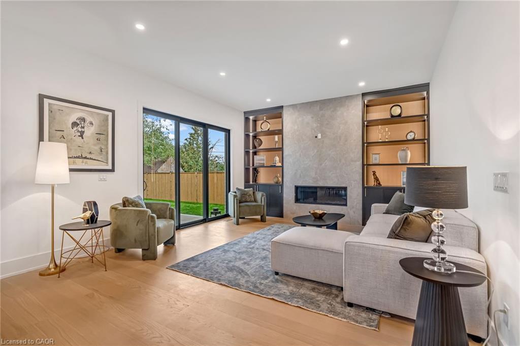 144 Mansfield Drive, Oakville, ON - Indoor Photo Showing Living Room With Fireplace