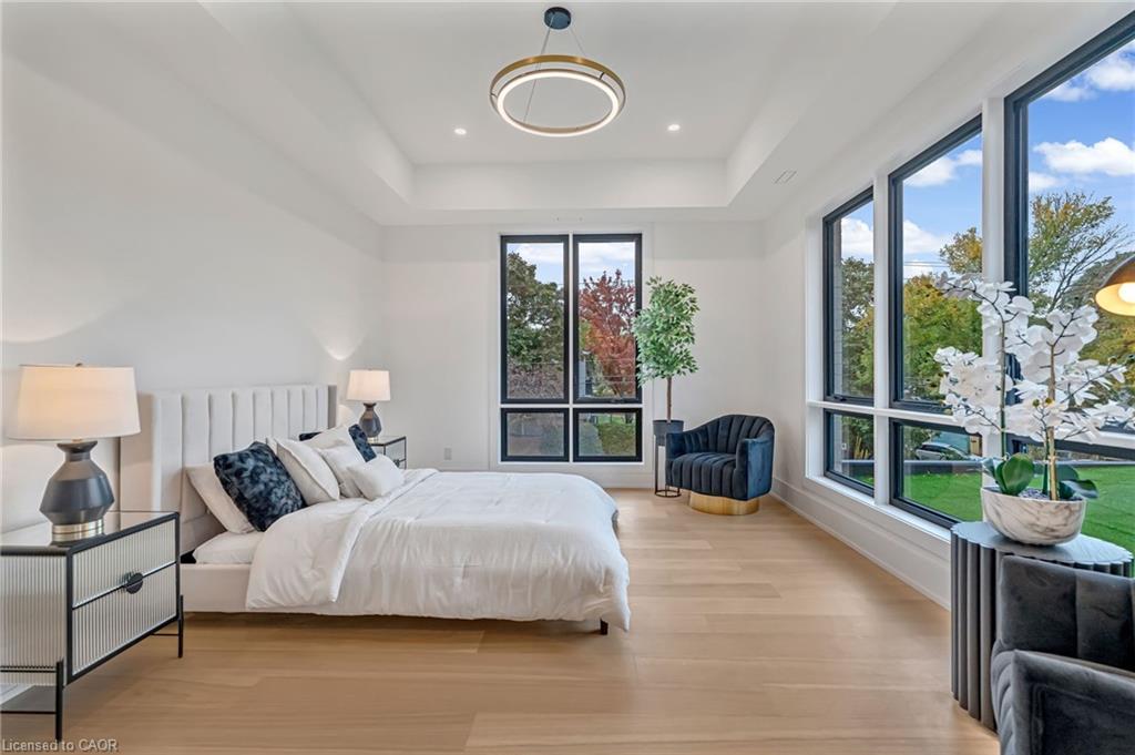 144 Mansfield Drive, Oakville, ON - Indoor Photo Showing Bedroom
