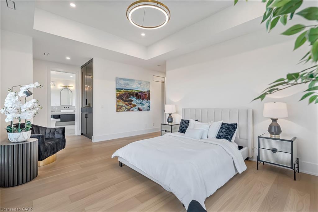144 Mansfield Drive, Oakville, ON - Indoor Photo Showing Bedroom