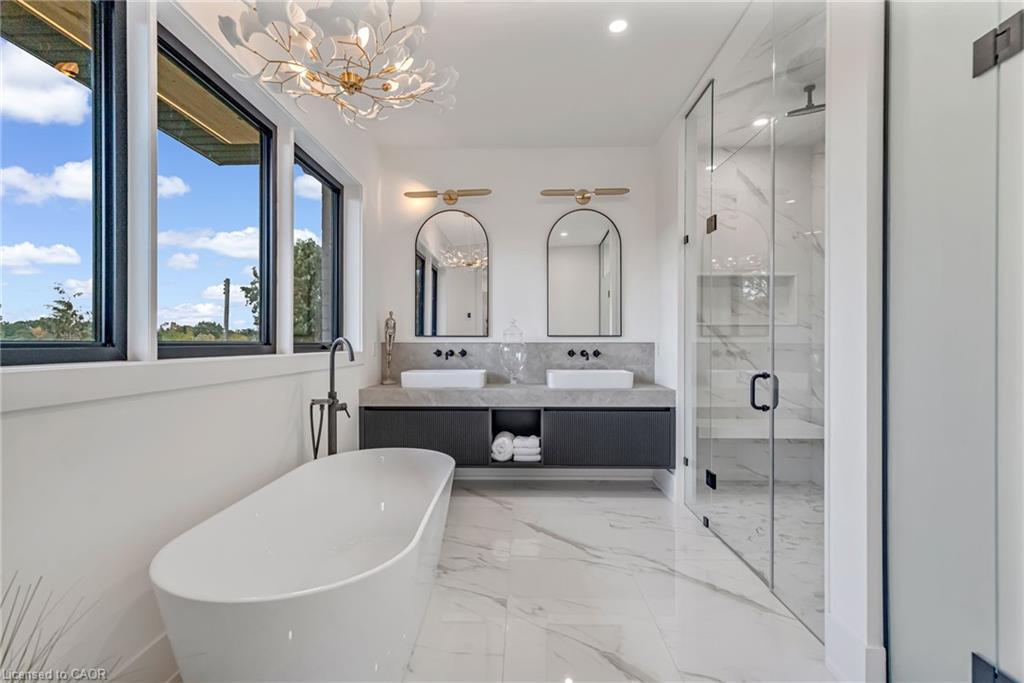 144 Mansfield Drive, Oakville, ON - Indoor Photo Showing Bathroom