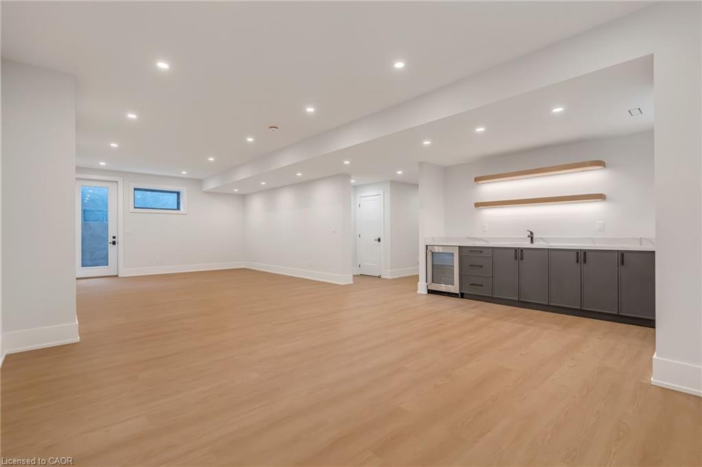 144 Mansfield Drive, Oakville, ON - Indoor Photo Showing Other Room