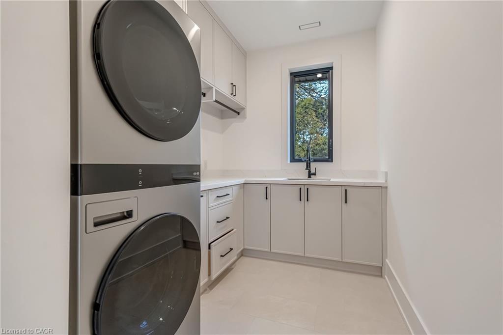 144 Mansfield Drive, Oakville, ON - Indoor Photo Showing Laundry Room