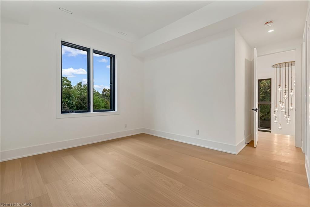 144 Mansfield Drive, Oakville, ON - Indoor Photo Showing Other Room