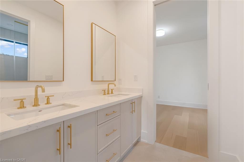 144 Mansfield Drive, Oakville, ON - Indoor Photo Showing Bathroom