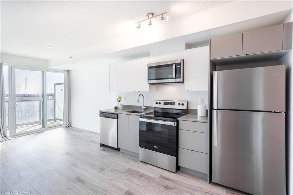 A401-3210 Dakota Common, Burlington, ON - Indoor Photo Showing Kitchen With Stainless Steel Kitchen