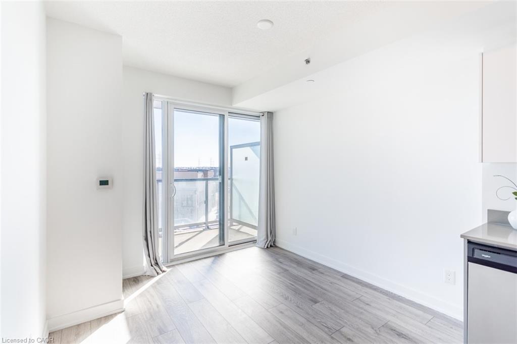 A401-3210 Dakota Common, Burlington, ON - Indoor Photo Showing Other Room