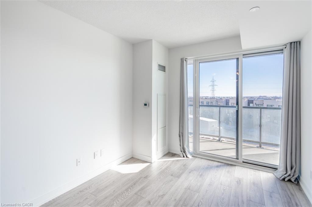 A401-3210 Dakota Common, Burlington, ON - Indoor Photo Showing Other Room