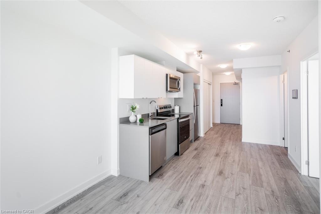 A401-3210 Dakota Common, Burlington, ON - Indoor Photo Showing Kitchen