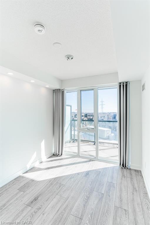A401-3210 Dakota Common, Burlington, ON - Indoor Photo Showing Other Room