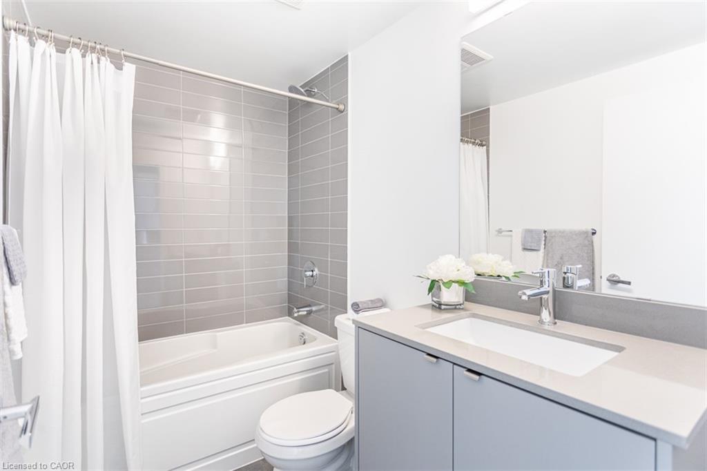 A401-3210 Dakota Common, Burlington, ON - Indoor Photo Showing Bathroom