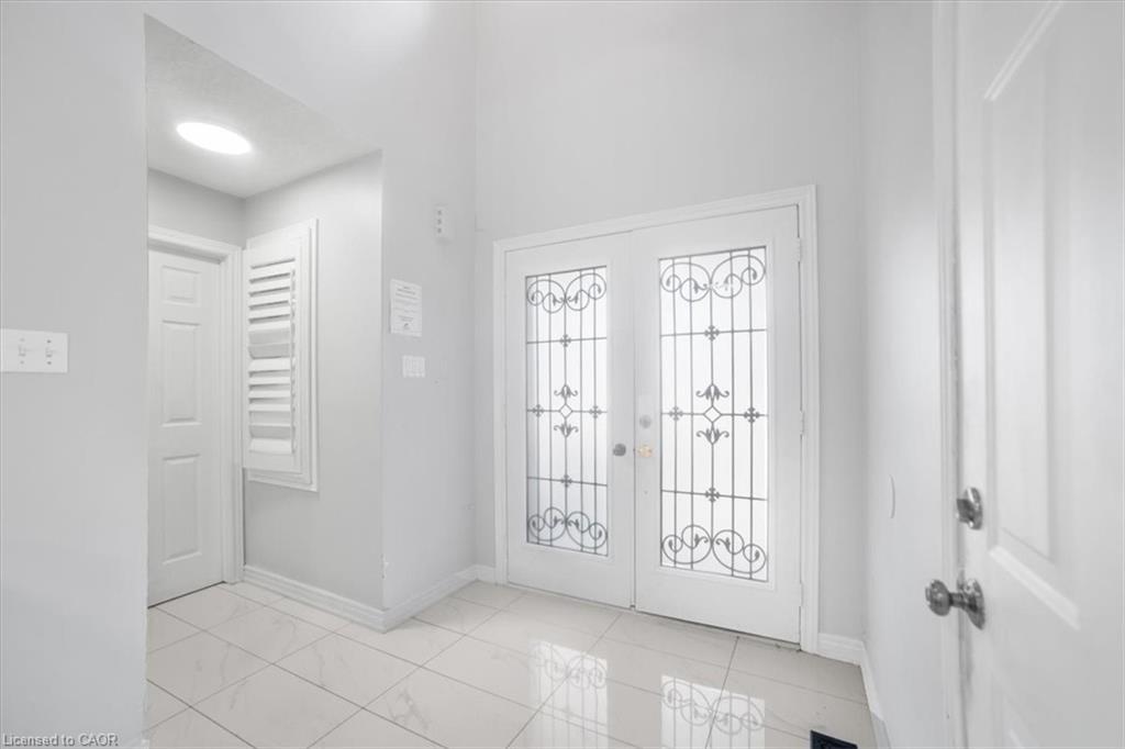 170 Southbrook Drive, Binbrook, ON - Indoor Photo Showing Other Room