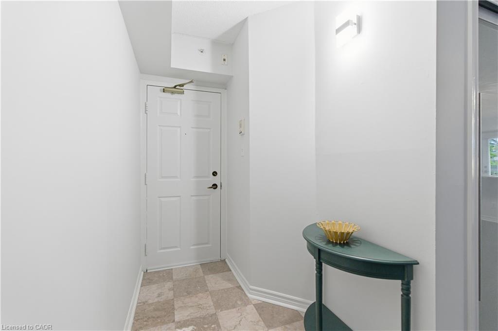 201-4013 Kilmer Drive, Burlington, ON - Indoor Photo Showing Other Room