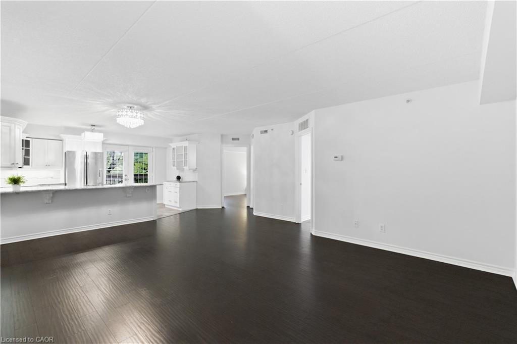 201-4013 Kilmer Drive, Burlington, ON - Indoor Photo Showing Other Room