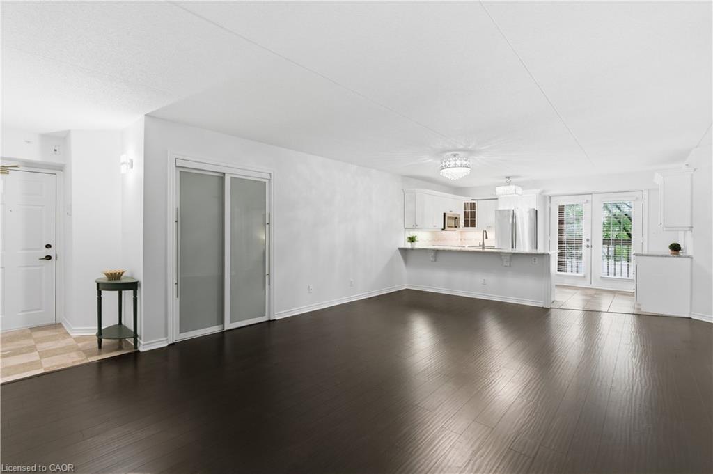 201-4013 Kilmer Drive, Burlington, ON - Indoor Photo Showing Other Room