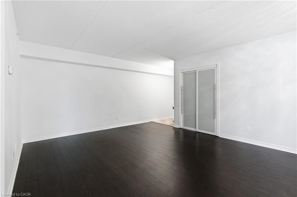 201-4013 Kilmer Drive, Burlington, ON - Indoor Photo Showing Other Room