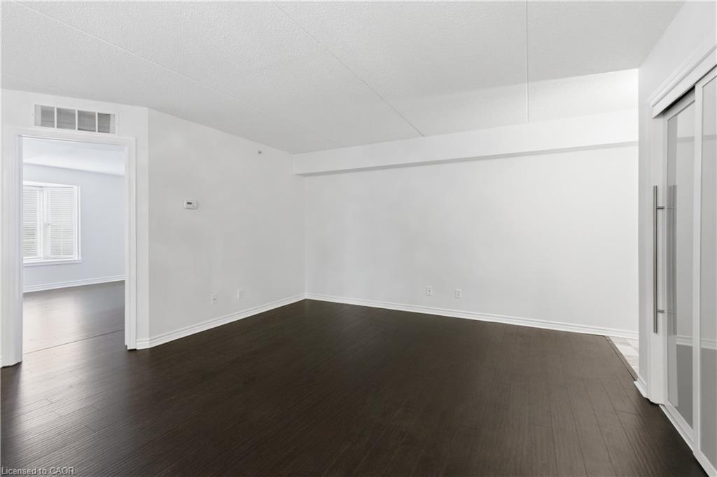 201-4013 Kilmer Drive, Burlington, ON - Indoor Photo Showing Other Room