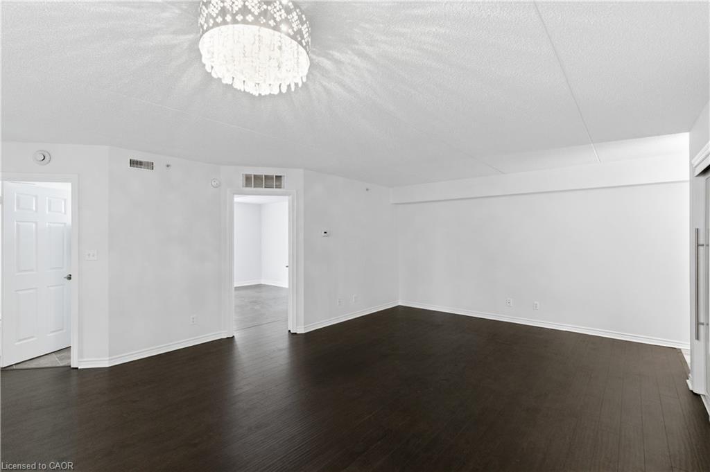 201-4013 Kilmer Drive, Burlington, ON - Indoor Photo Showing Other Room