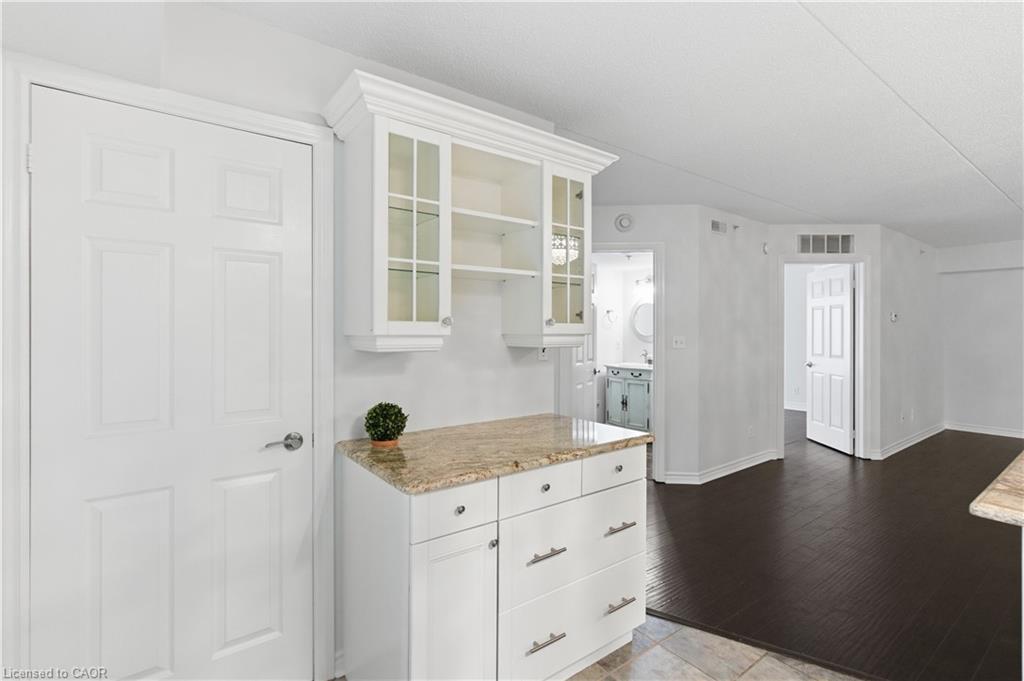 201-4013 Kilmer Drive, Burlington, ON - Indoor Photo Showing Other Room