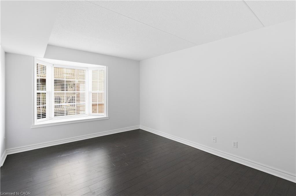 201-4013 Kilmer Drive, Burlington, ON - Indoor Photo Showing Other Room