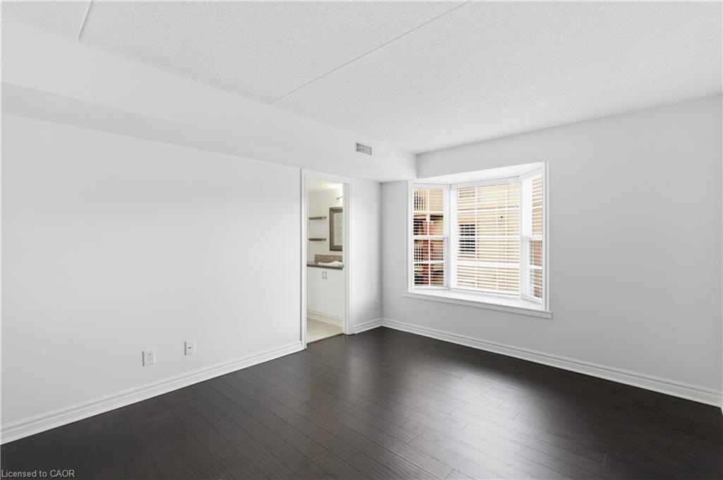 201-4013 Kilmer Drive, Burlington, ON - Indoor Photo Showing Other Room