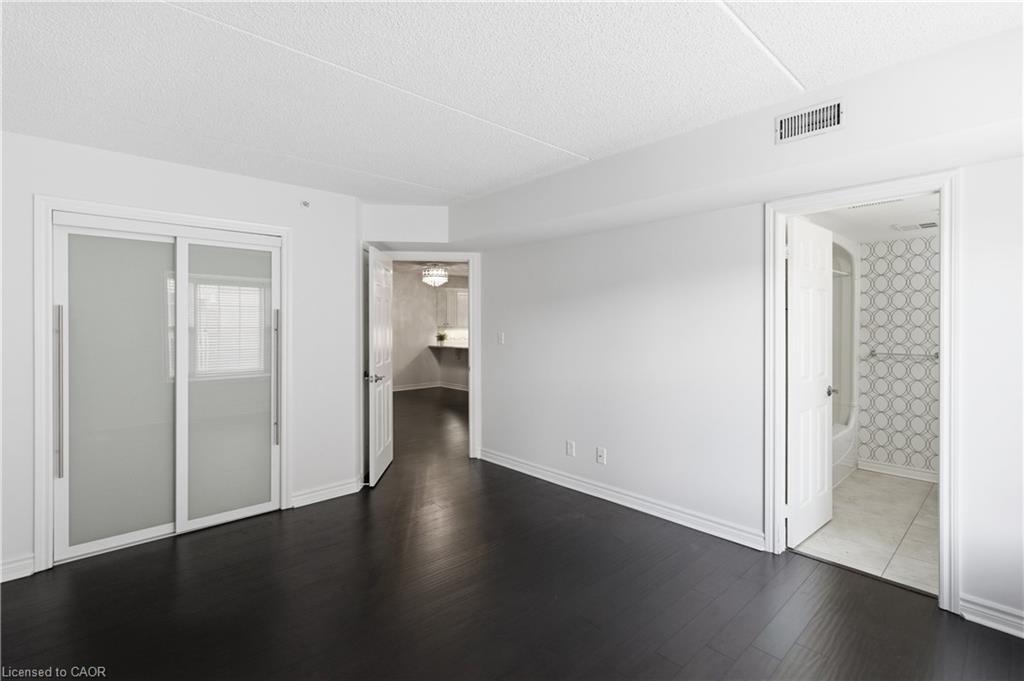 201-4013 Kilmer Drive, Burlington, ON - Indoor Photo Showing Other Room