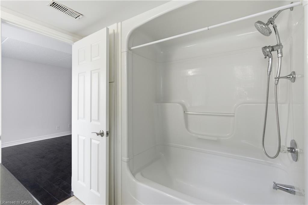 201-4013 Kilmer Drive, Burlington, ON - Indoor Photo Showing Bathroom