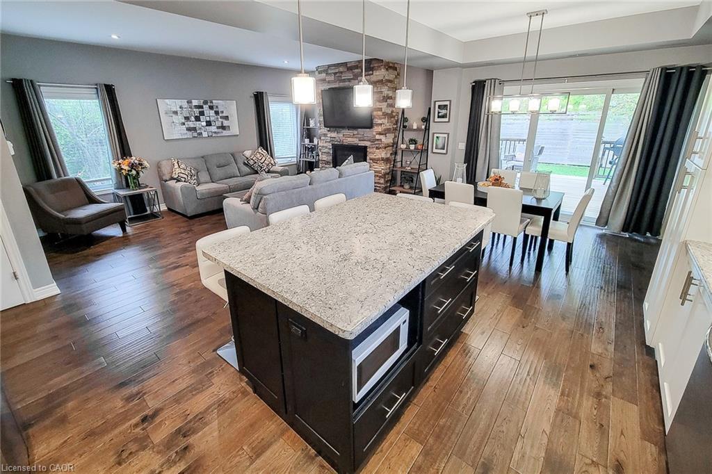 4274 Sixth Avenue, Niagara Falls, ON - Indoor Photo Showing Living Room