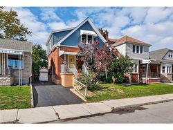 46 Weir Street S Hamilton, ON L8K 3A4