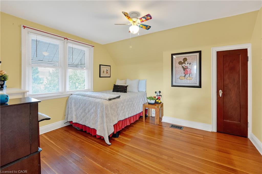 46 Weir Street S, Hamilton, ON - Indoor Photo Showing Bedroom