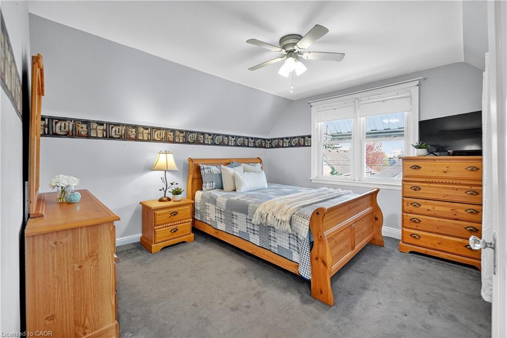 46 Weir Street S, Hamilton, ON - Indoor Photo Showing Bedroom