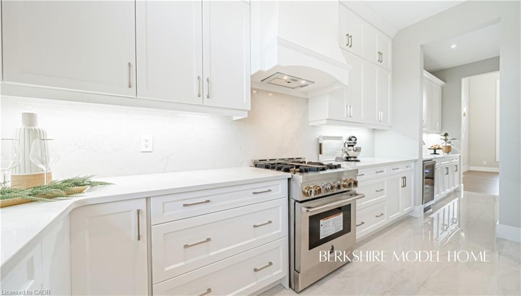 423 Masters Drive, Woodstock, ON - Indoor Photo Showing Kitchen With Upgraded Kitchen