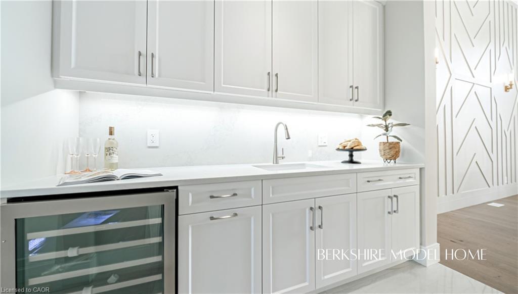 423 Masters Drive, Woodstock, ON - Indoor Photo Showing Kitchen