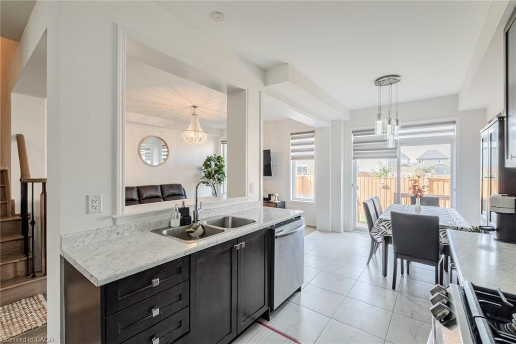 36 Munro Circle, Brantford, ON - Indoor Photo Showing Kitchen With Double Sink
