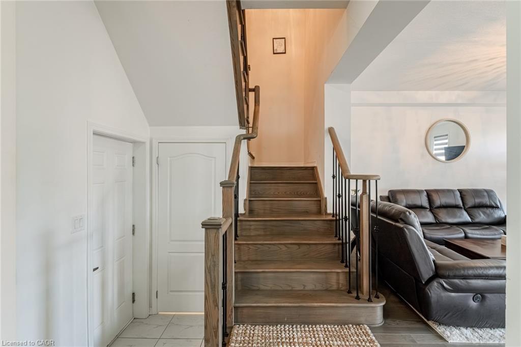 36 Munro Circle, Brantford, ON - Indoor Photo Showing Other Room