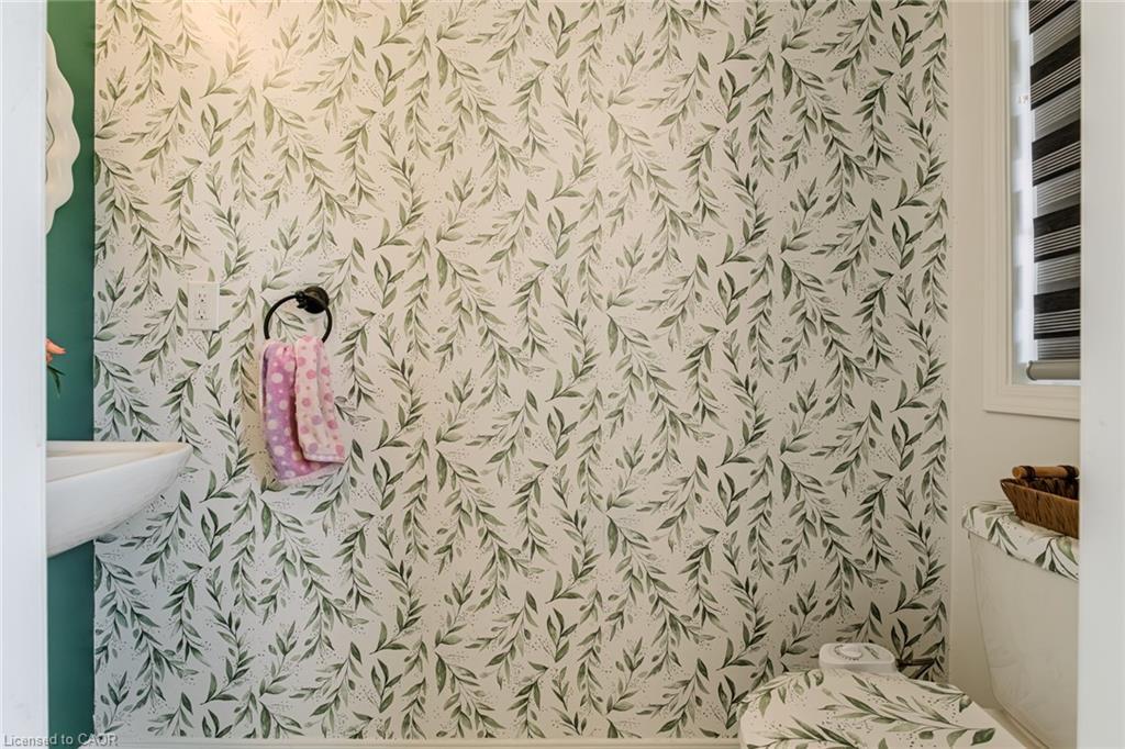 36 Munro Circle, Brantford, ON - Indoor Photo Showing Bathroom