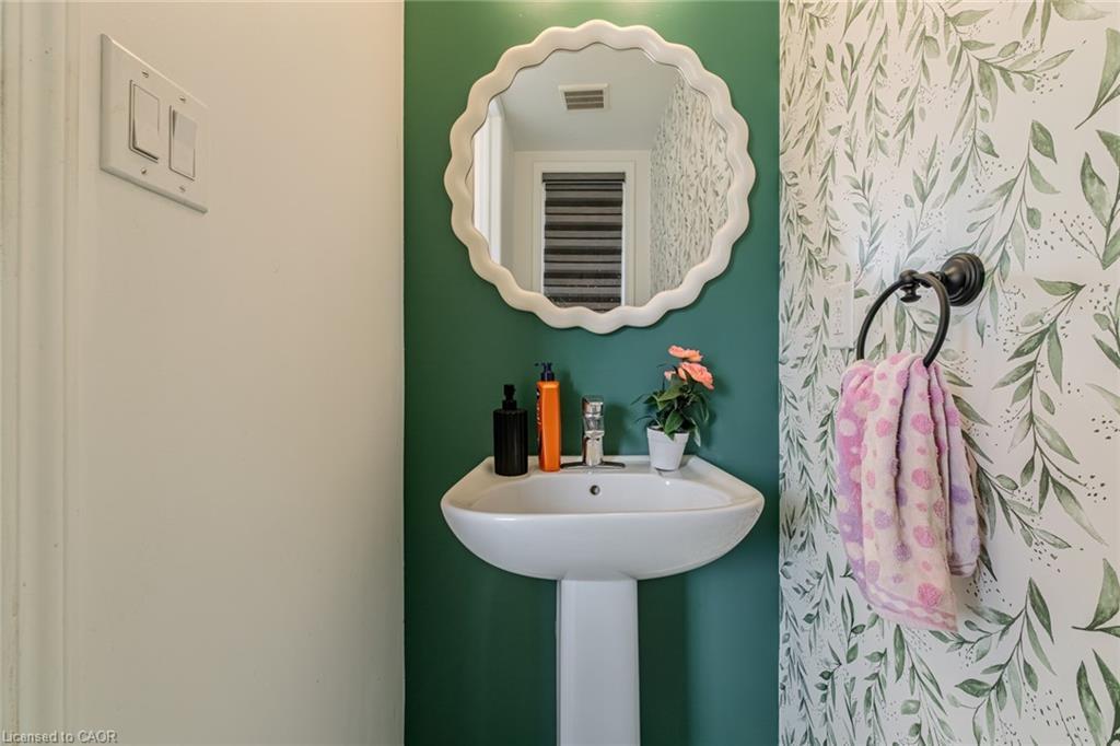 36 Munro Circle, Brantford, ON - Indoor Photo Showing Bathroom