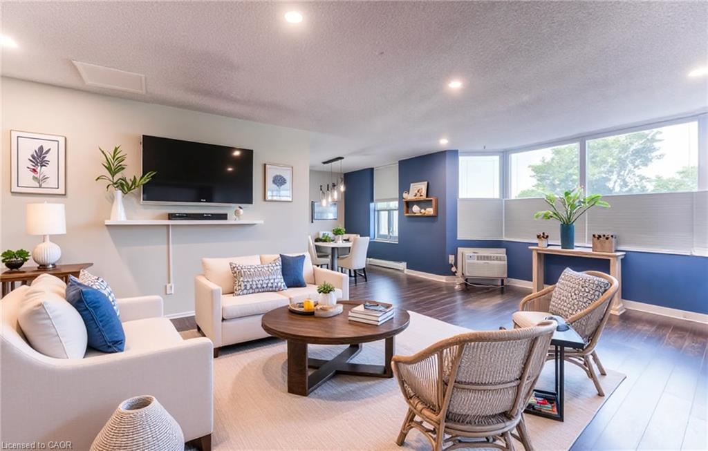 210-55 Green Valley Drive, Kitchener, ON - Indoor Photo Showing Living Room
