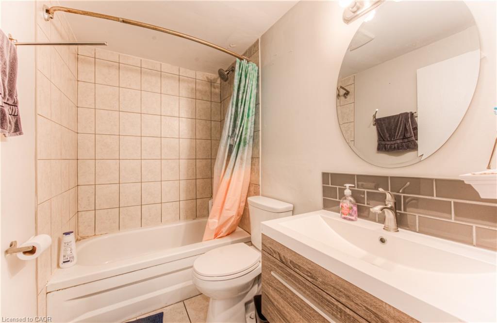 210-55 Green Valley Drive, Kitchener, ON - Indoor Photo Showing Bathroom