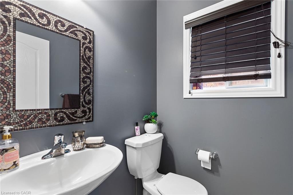 Upper-113 Couling Crescent, Guelph, ON - Indoor Photo Showing Bathroom