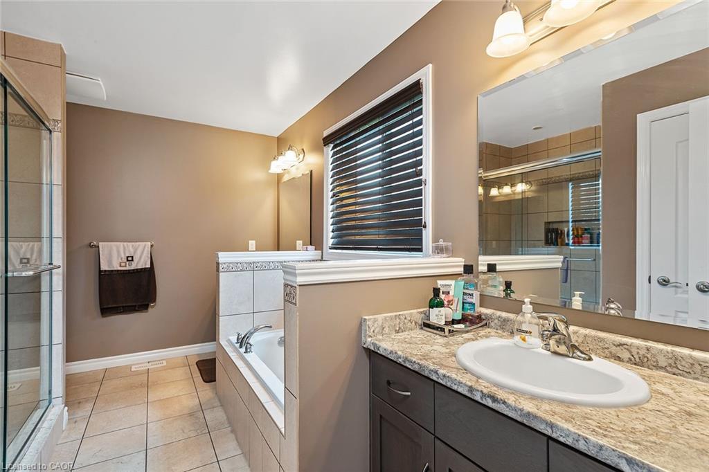 Upper-113 Couling Crescent, Guelph, ON - Indoor Photo Showing Bathroom
