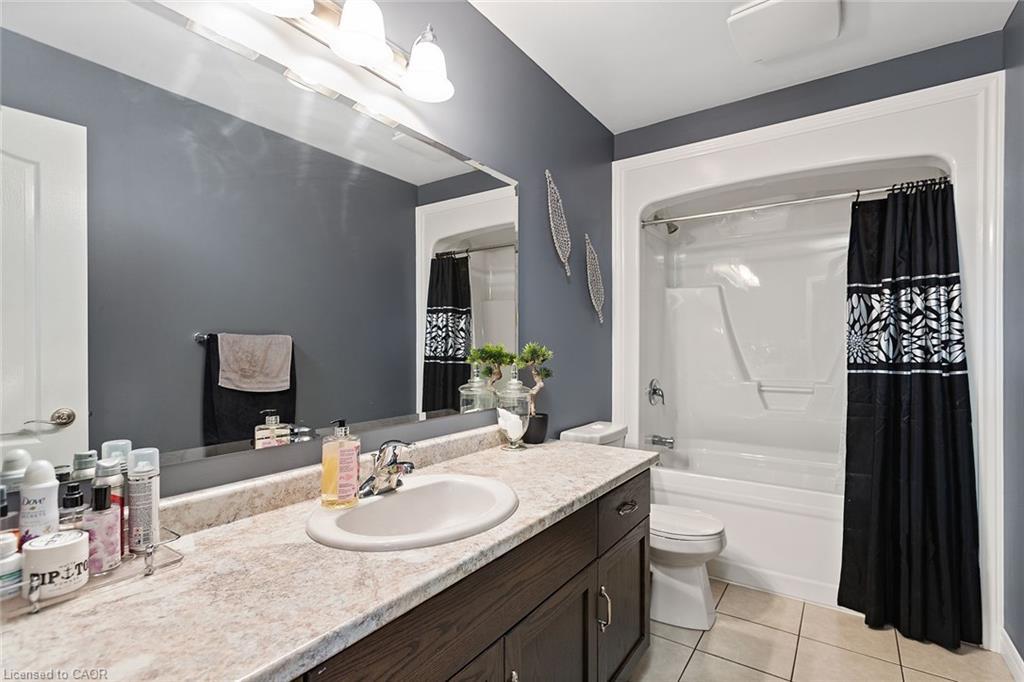 Upper-113 Couling Crescent, Guelph, ON - Indoor Photo Showing Bathroom