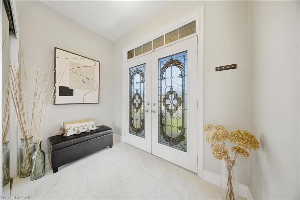 8 Summerberry Way, Hamilton, ON - Indoor Photo Showing Other Room